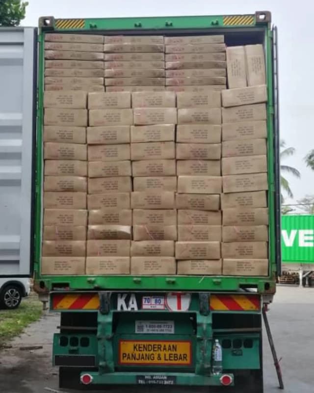 Container Loading Photo 2