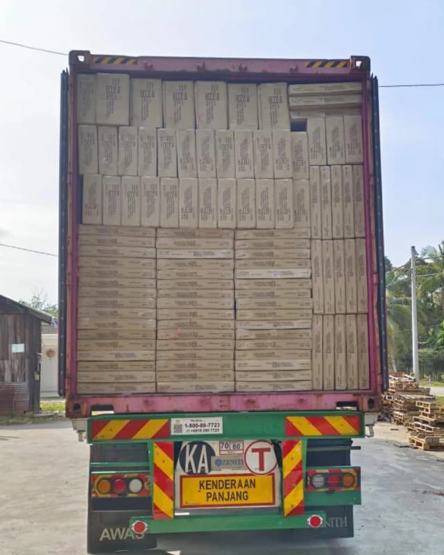 Container Loading Photo 4